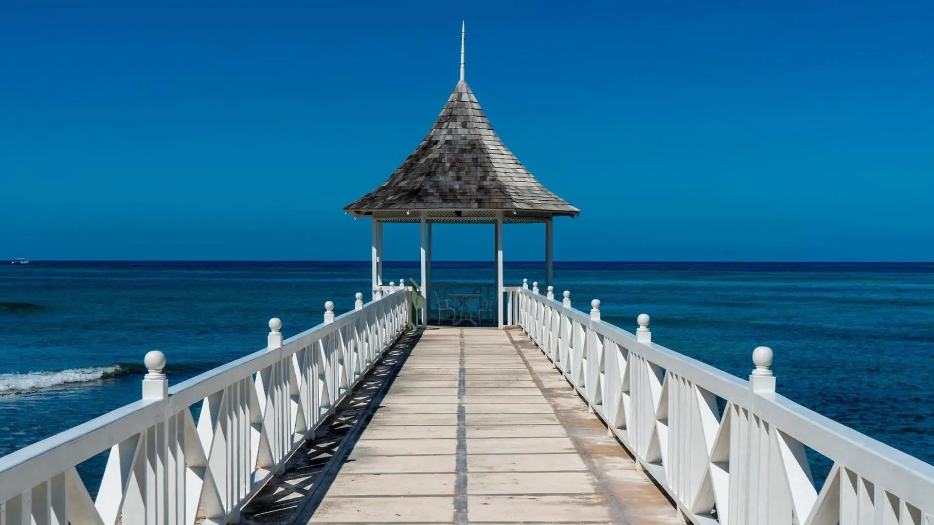 Hospitality Expert Bts 2 - Pool Beach & Chef Montego Bay