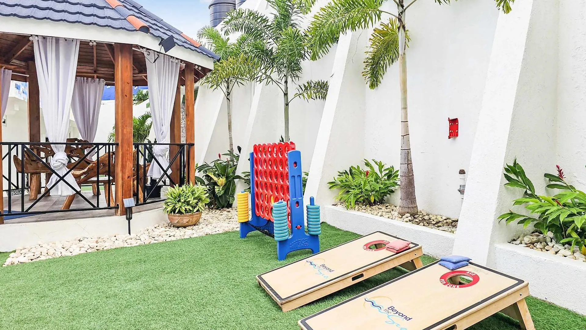 Hospitality Expert Bts 2 - Pool Beach & Chef Montego Bay Vakantiehuis